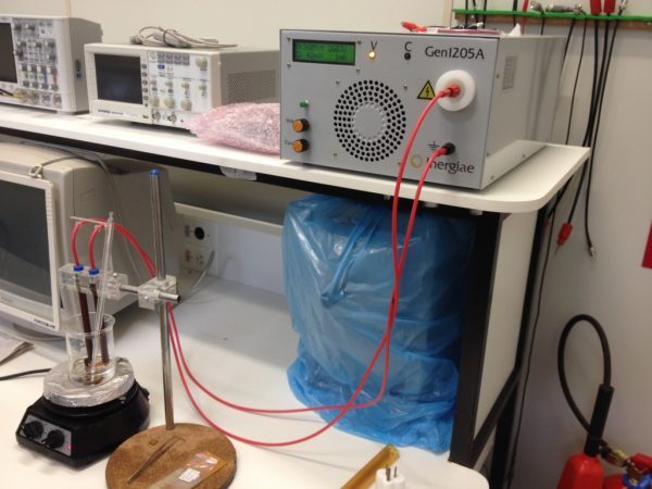 Pesquisas em Materiais Ferroelétricos com Fontes de Alta Tensão